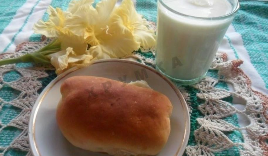 Рецепт дрожжевые пирожки с зеленым луком и яйцом в духовке