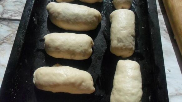 ШАГ 8. дрожжевые пирожки с зеленым луком и яйцом в духовке