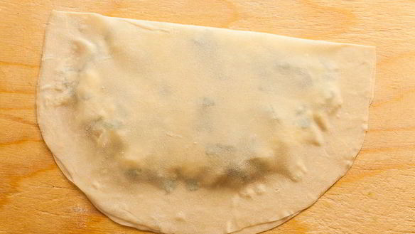 ШАГ 16. кутабы с сыром и тархуном