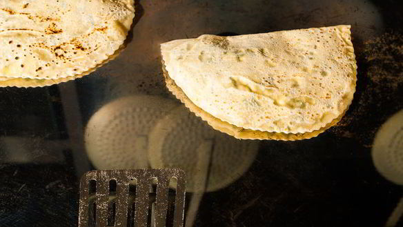 ШАГ 18. кутабы с сыром и тархуном