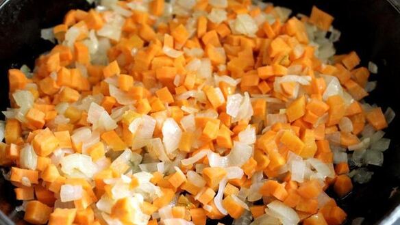 ШАГ 2. марокканские пирожки с морковью и горохом