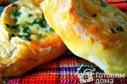 Открытые пирожки с сыром и зеленью