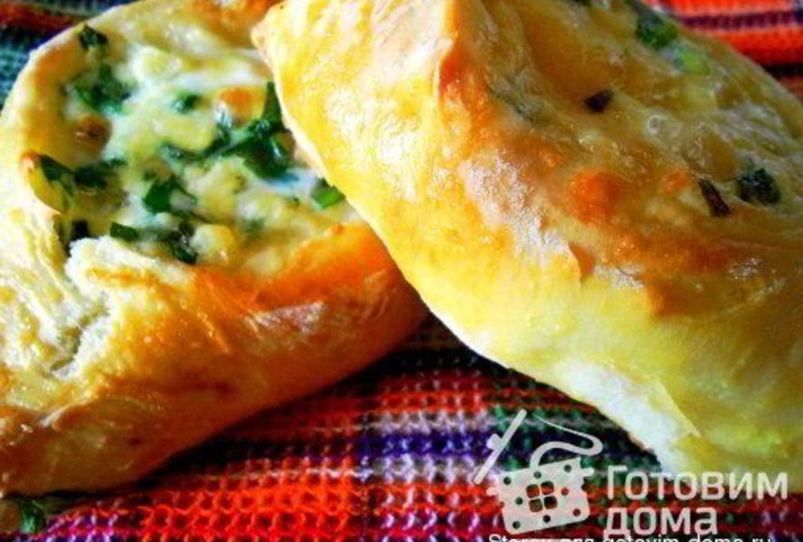 Открытые пирожки с сыром и зеленью