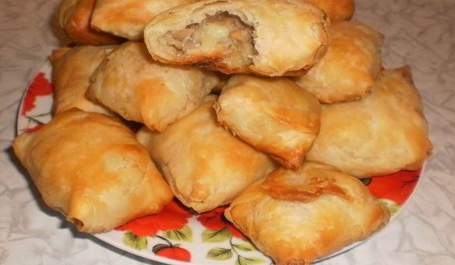 Рецепт пирожки из слоеного теста с грибами и картошкой