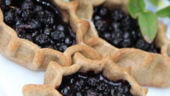 ШАГ 5. пирожки с черникой из пресного теста