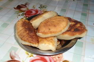 Пирожки с грибами солеными