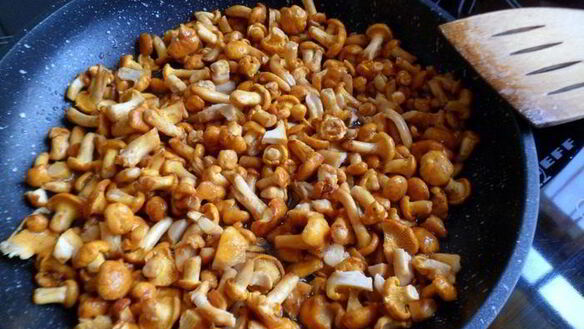 ШАГ 3. пирожки с кабачком и лисичками грибная поляна