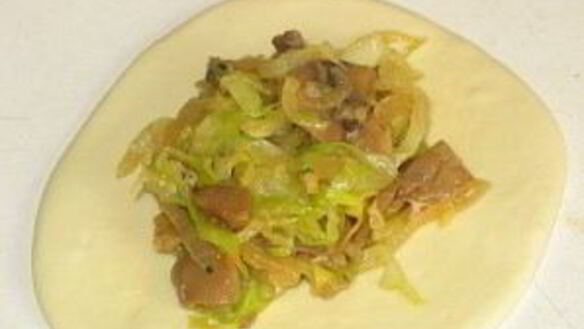 ШАГ 5. пирожки с капустой и грибами