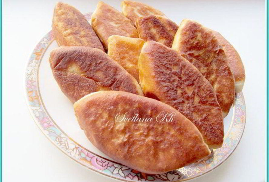 Пирожки с мясом, капустой и помидорами