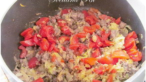 ШАГ 4. пирожки с мясом, капустой и помидорами