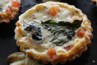 Пирожки с помидорами