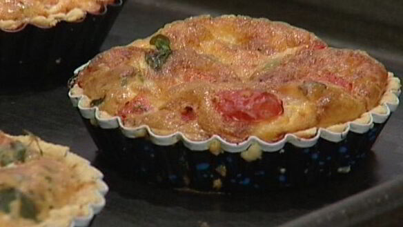 ШАГ 8. пирожки с помидорами