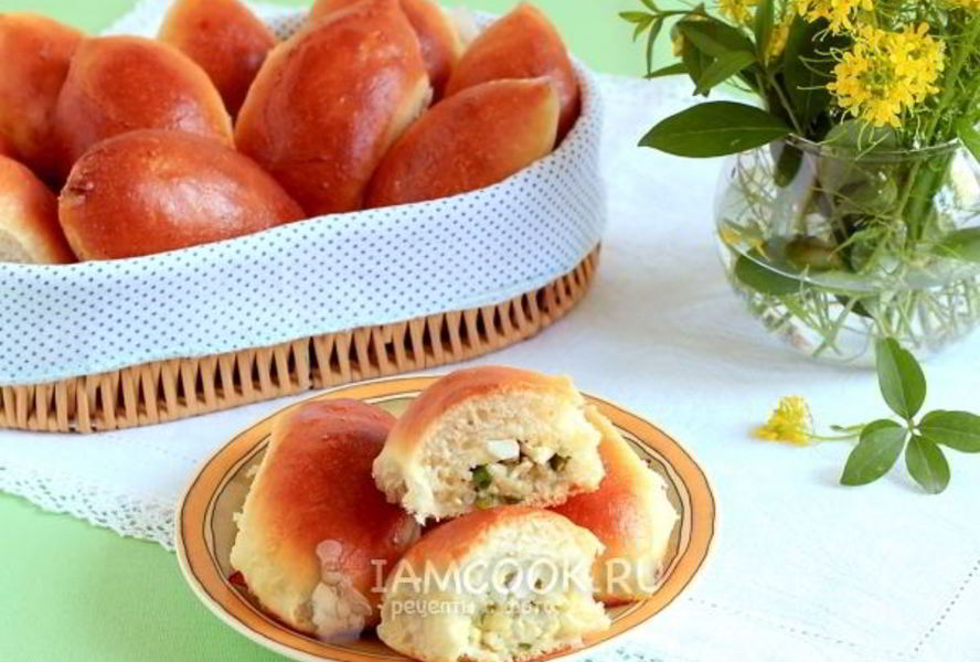 Пирожки с рисом, яйцом и зеленым луком