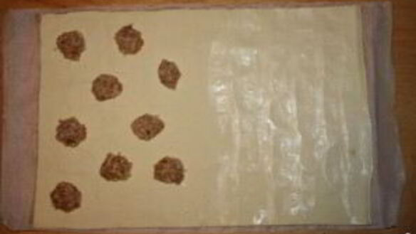 ШАГ 6. пирожки с рыбой из слоеного теста