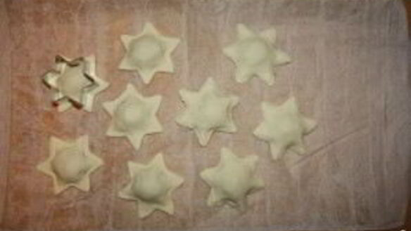 ШАГ 7. пирожки с рыбой из слоеного теста