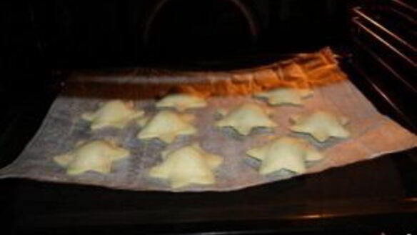 ШАГ 9. пирожки с рыбой из слоеного теста