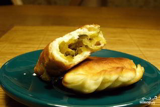 Пирожки с солеными огурцами