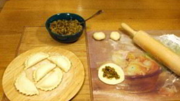 ШАГ 4. пирожки с солеными огурцами