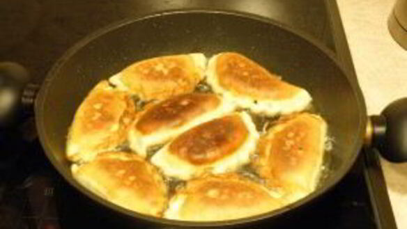 ШАГ 5. пирожки с солеными огурцами