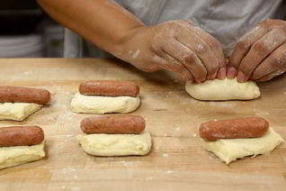 Пирожки с сосисками