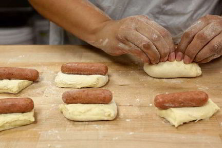 Пирожки с сосисками