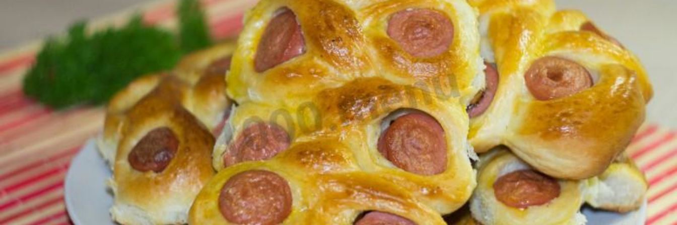 Пирожки с сосиской в духовке Гусеницы