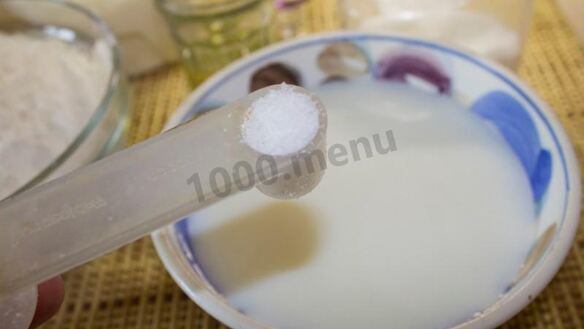 ШАГ 2. пирожки с сосиской в духовке гусеницы