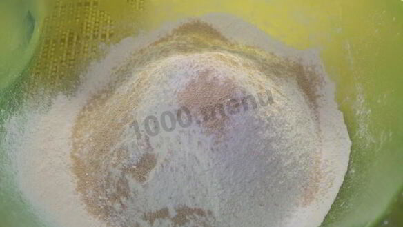 ШАГ 6. пирожки с сосиской в духовке гусеницы