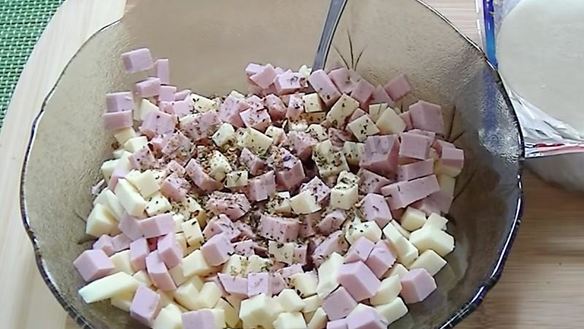 ШАГ 2. пирожки с ветчиной и сыром