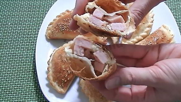 ШАГ 15. пирожки с ветчиной и сыром