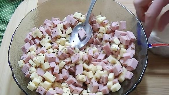 ШАГ 3. пирожки с ветчиной и сыром