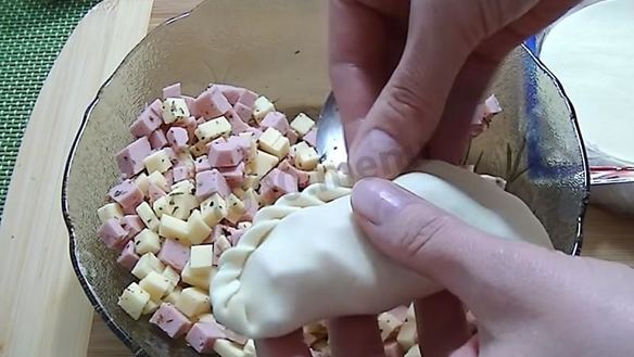 ШАГ 8. пирожки с ветчиной и сыром