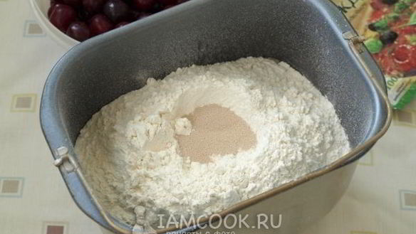 ШАГ 5. пирожки с вишней в духовке