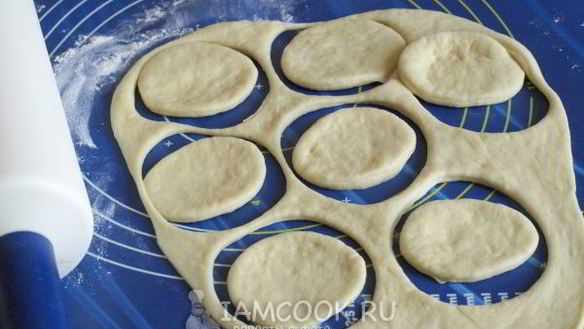 ШАГ 7. пирожки с вишней в духовке