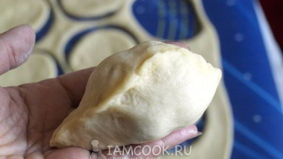 ШАГ 10. пирожки с вишней в духовке