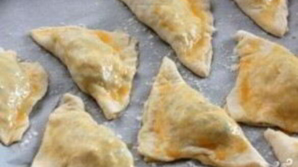 ШАГ 5. пирожки с яйцом и зеленым луком