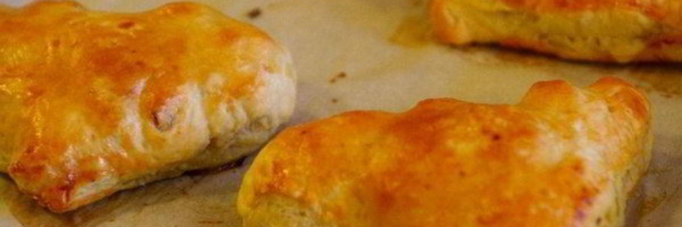 Пирожки с яйцом, сыром и ветчиной