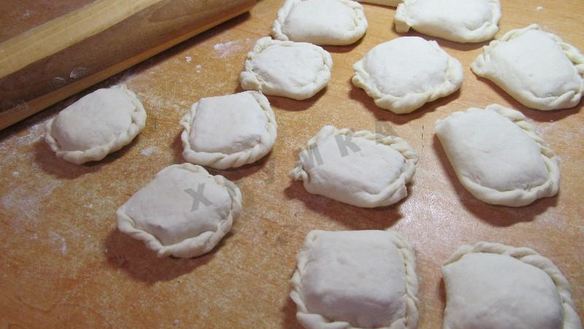 ШАГ 7. пирожки слоеные конвертики с сыром и ветчиной