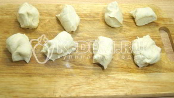 ШАГ 3. пирожки в духовке с жимолостью