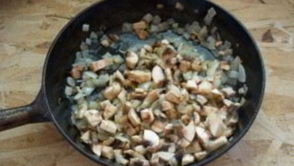 ШАГ 4. слоеные пирожки с грибами