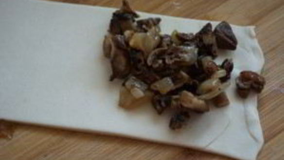 ШАГ 5. слоеные пирожки с грибами