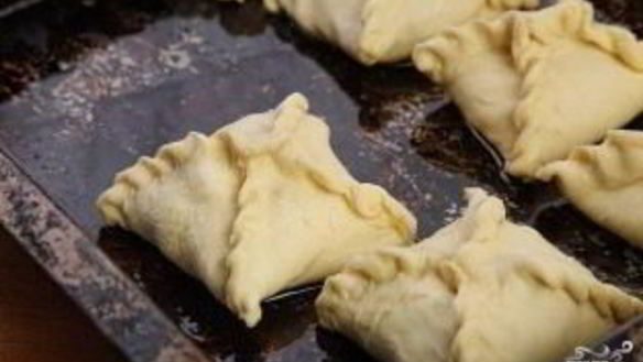 ШАГ 3. слоеные пирожки с овощной начинкой