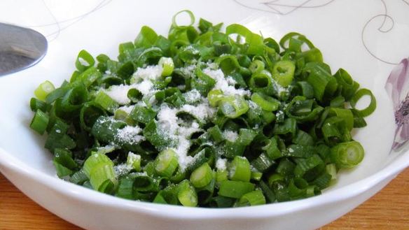 ШАГ 4. слоеные пирожки с яйцом и зеленым луком в духовке