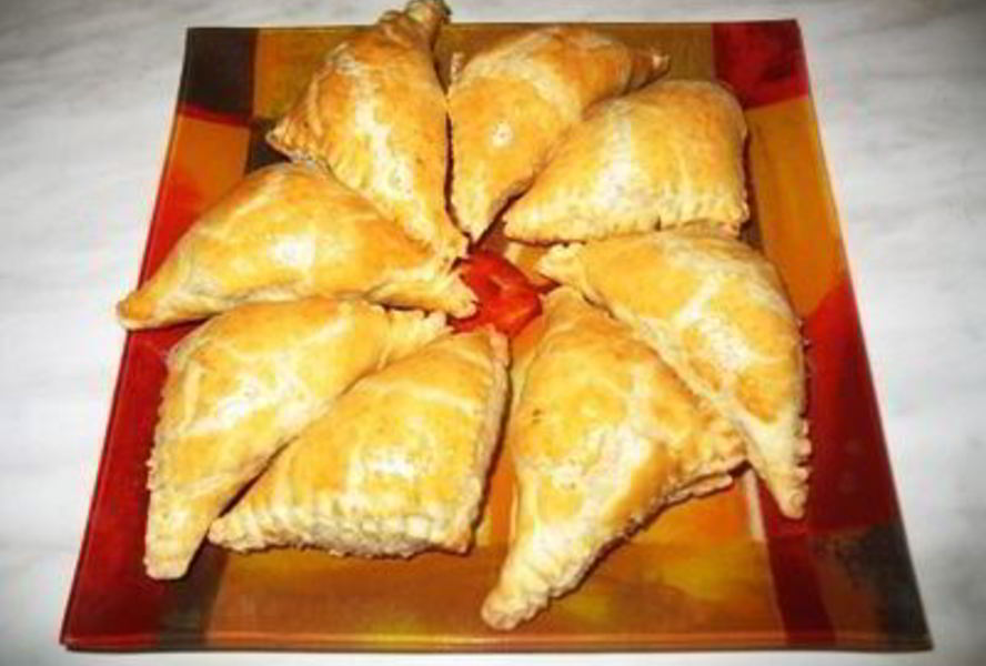 Слоеные закусочные пирожки с грибами