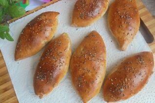 Цельнозерновые пирожки со снытью, морской капустой и яйцом