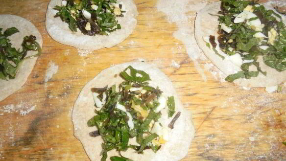 ШАГ 7. цельнозерновые пирожки со снытью, морской капустой и яйцом