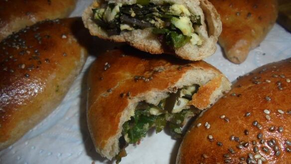 ШАГ 10. цельнозерновые пирожки со снытью, морской капустой и яйцом