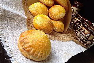 Творожные пирожки с ягодами