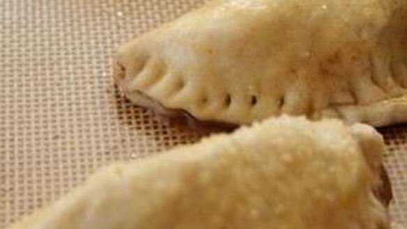 ШАГ 3. яблочные пирожки с бренди