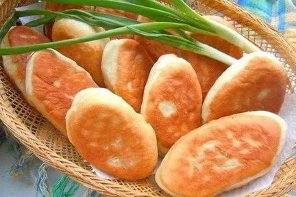 Жареные пирожки с куриной грудкой